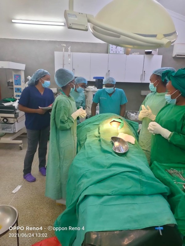 Mentorship is a key aspect of the Jhpiego-led Obstetric Safe Surgery (OSS) Project in Kenya. Sultan-Hamud Hospital is among the five health facilities participating in the project, that provides skills strengthening and sessions with expert mentors in an effort to reduce maternal and newborn deaths. Mentorship is a key aspect of the Jhpiego-led Obstetric Safe Surgery (OSS) Project in Kenya. Sultan-Hamud Hospital is among the five health facilities participating in the project, that provides skills strengthening and sessions with expert mentors in an effort to reduce maternal and newborn deaths.